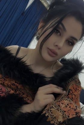 Leyla, 25