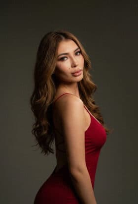 Leah, 24