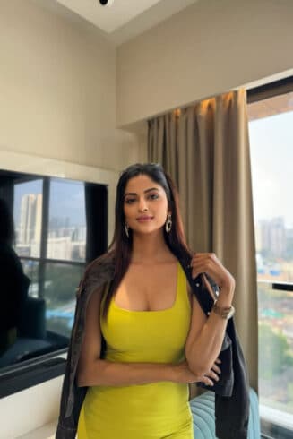 Jasleen, 21