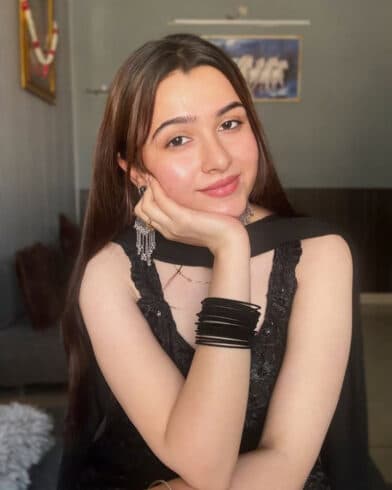 Shreya, 23