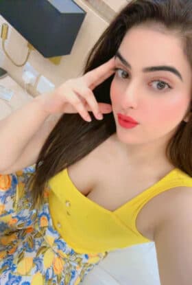 Aqsa, 21