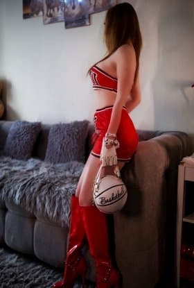 Sienna, 25